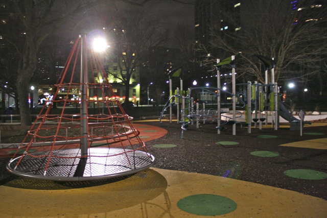 Allan_Gardens_Playground_torontofunplaces.com